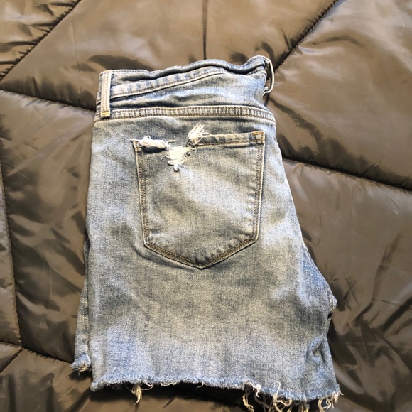 Old Navy Size 6 Women’s Jean shorts - Picture 2 of 3